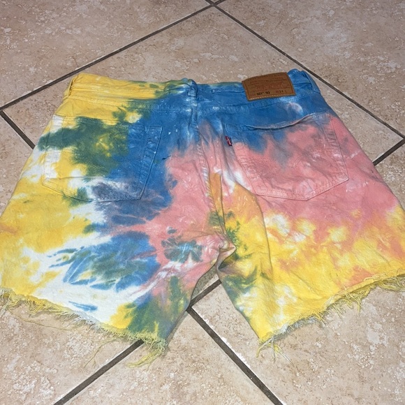 Levi’s 501 Shorts Size 34 - Picture 2 of 3